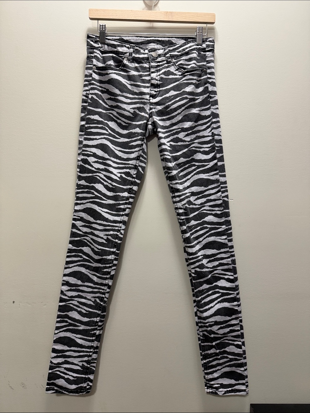 H&M Retro Zebra Print Skinny Jeans - Size 8 on Tag Low waist 28/L40/I31